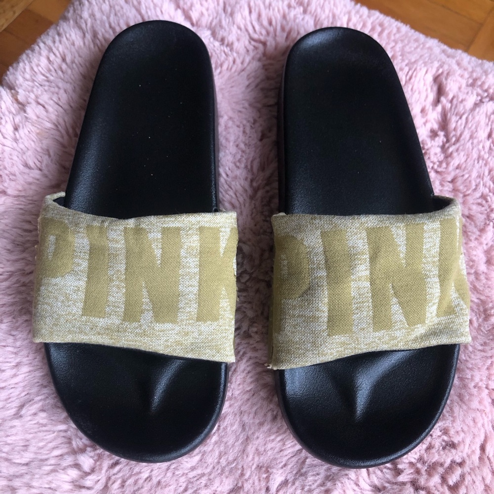 PINK VICTORIA’S SECRET SLIDERS 💚